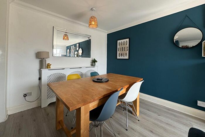 3 Bedroom End Of Terrace House For Sale In Northmore Road, Locks Heath, SO31
