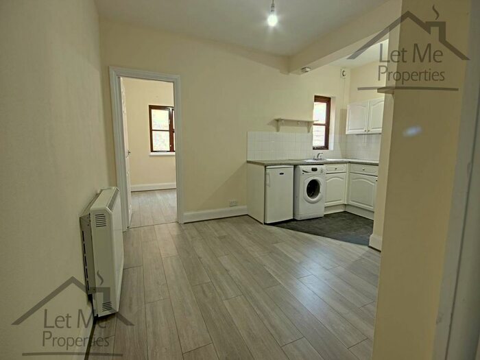 1 Bedroom Flat To Rent In London Road, St Albans, Hertfordshire, AL1