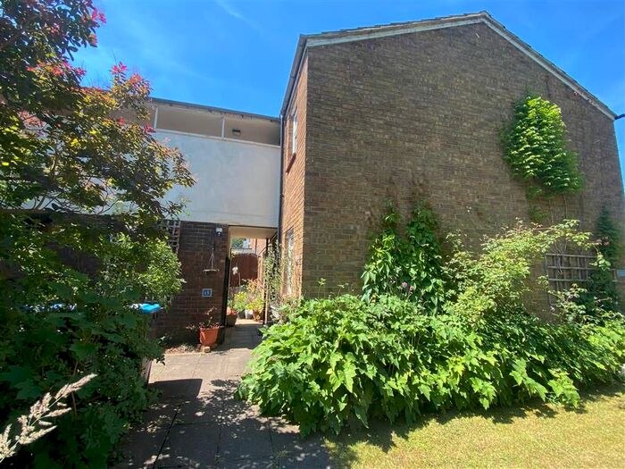 2 Bedroom Flat To Rent In Graveley Court, Hemel Hempstead, HP2