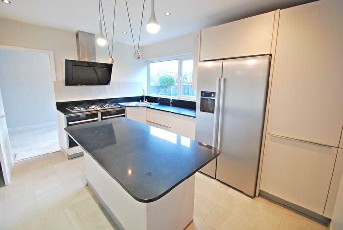 4 Bedroom Link Detached House To Rent In Lyndhurst Close, Wilmslow, SK9
