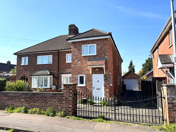 3 Bedroom Semi Detached House For Sale In Havelock Road, Biggleswade, SG18