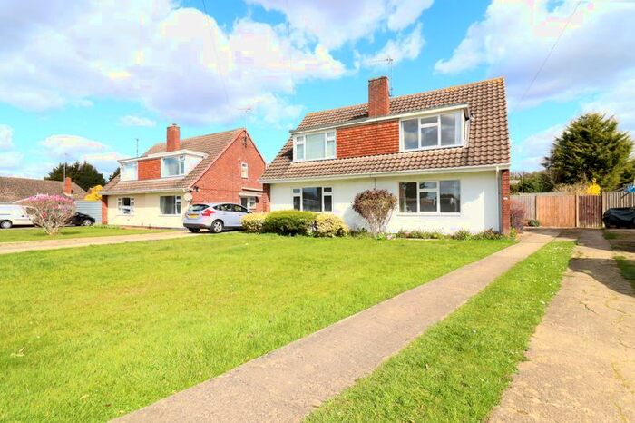 3 Bedroom Semi-Detached House To Rent In Barnacre Drive, Hucclecote, Gloucester, GL3
