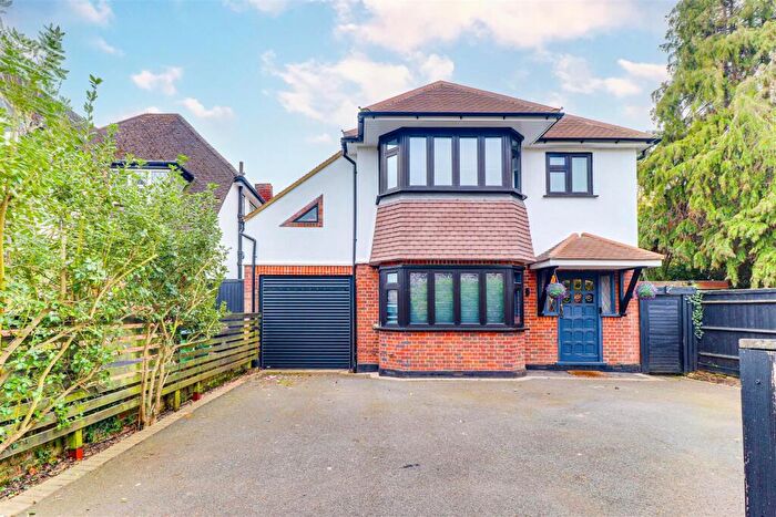 4 Bedroom Detached House For Sale In Claygate Lane, Esher, KT10