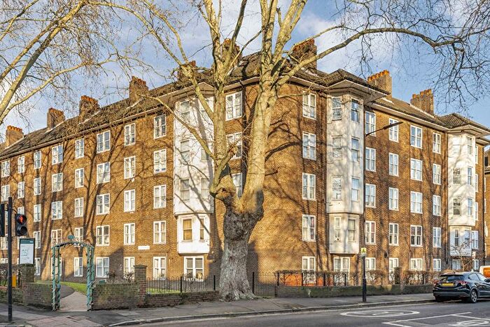 3 Bedroom Flat To Rent In Amhurst Road, London, E8