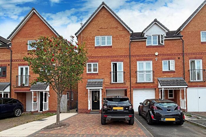 4 Bedroom Town House For Sale In Lawnhurst Avenue, Wythenshawe, M23