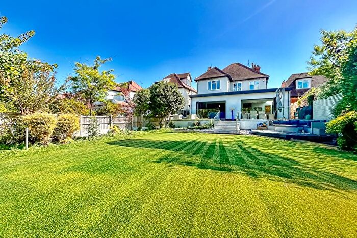 4 Bedroom Detached House For Sale In Tyrone Road, Thorpe Bay, SS1