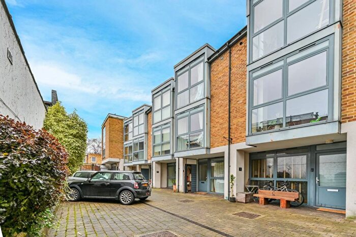 2 Bedroom Property To Rent In Isabella Mews, Islington, London, N1