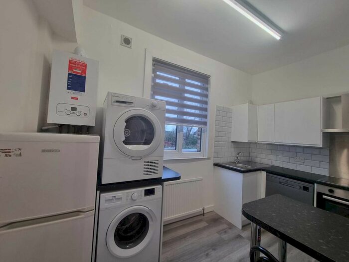 3 Bedroom Maisonette To Rent In Market Parade, London, N9