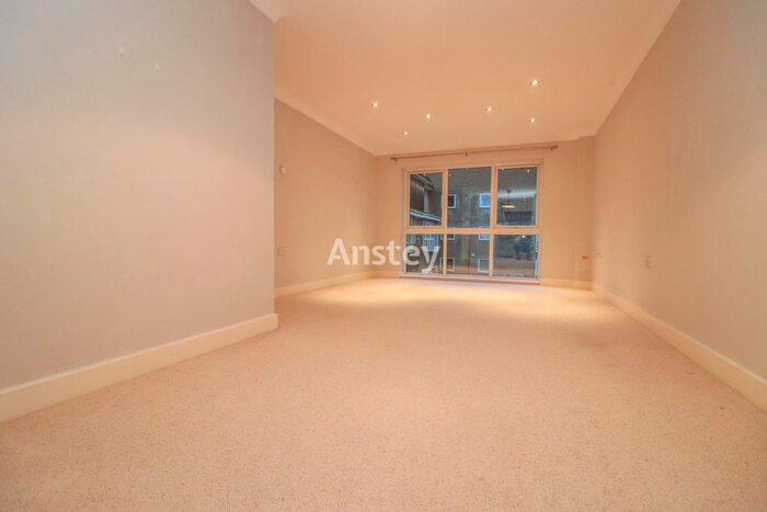 2 Bedroom Flat To Rent In Regents Park Road, Southampton, SO15