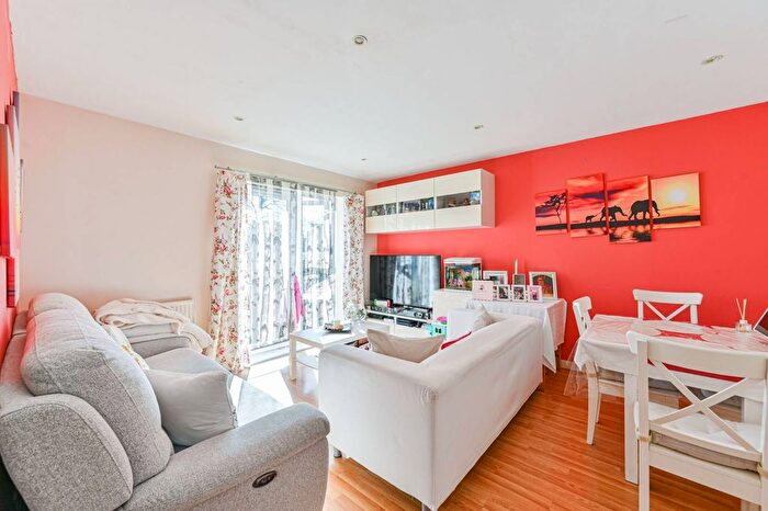 2 Bedroom Flat To Rent In Calypso Crescent, Peckham, London, SE15