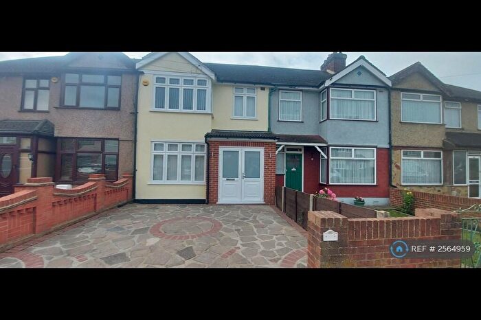 3 Bedroom Terraced House To Rent In Rothbury Avenue, Rainham, RM13