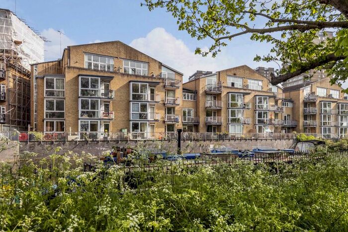 2 Bedroom Flat To Rent In Printers Mews, London, E3