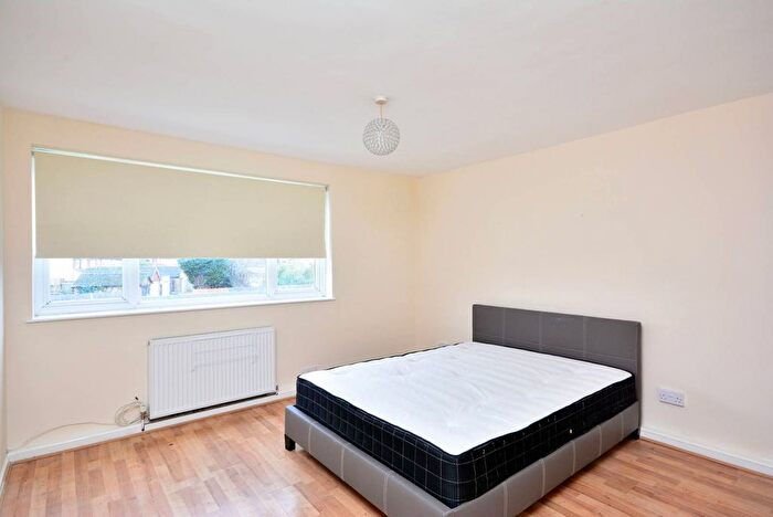 2 Bedroom Flat To Rent In Chandler Court, Tolworth, Surbiton, KT5