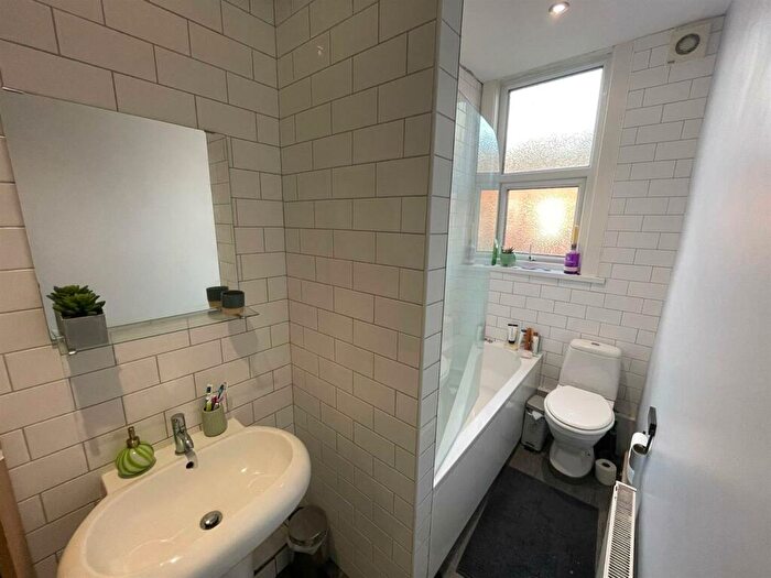 6 Bedroom Terraced House To Rent In Newport Gardens, Headingley, Leeds, LS6
