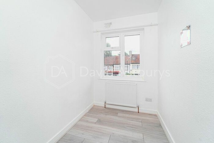 3 Bedroom Terraced House To Rent In Norfolk Avenue, Palmers Green, London, N13