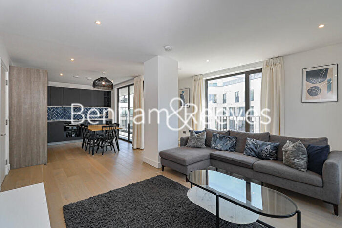 3 Bedroom Apartment To Rent In Shoreditch Exchange, Cremer Street, E2