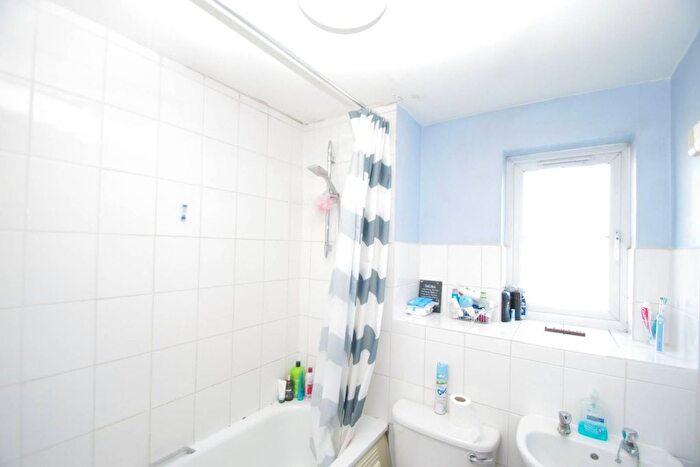 1 Bedroom Flat To Rent In , Watford, WD18