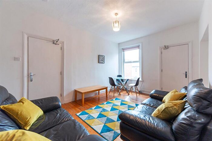 3 Bedroom Flat To Rent In £pppw - Bolingbroke Street, Newcastle Upon Tyne, NE6