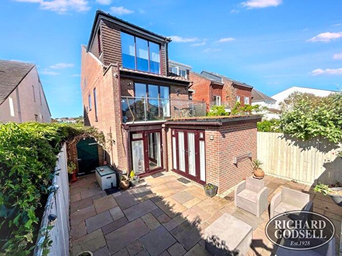 3 Bedroom Town House For Sale In Christchurch Town Centre, BH23