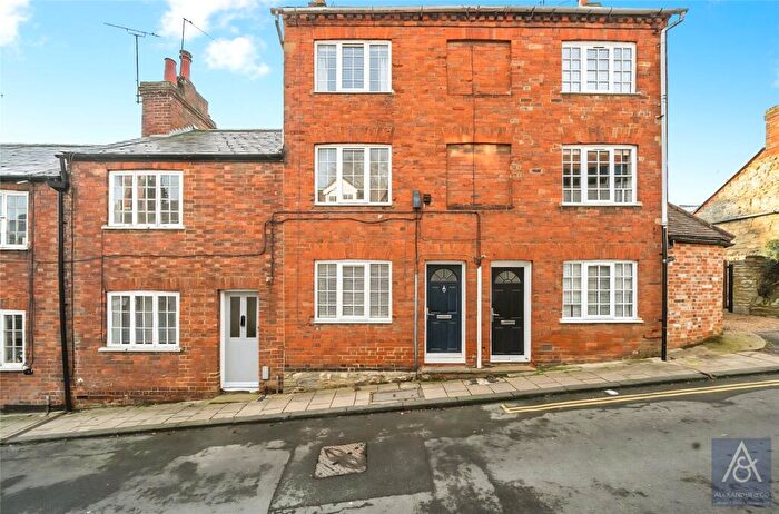 2 Bedroom Terraced House For Sale In Well Street, Buckingham, Buckinghamshire, MK18