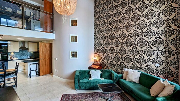 2 Bedroom Property To Rent In Mount Stuart Square, Cardiff, CF10