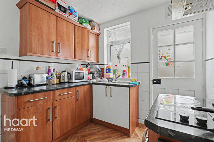 3 Bedroom Semi Detached House For Sale In Strover Street, Gillingham, ME7