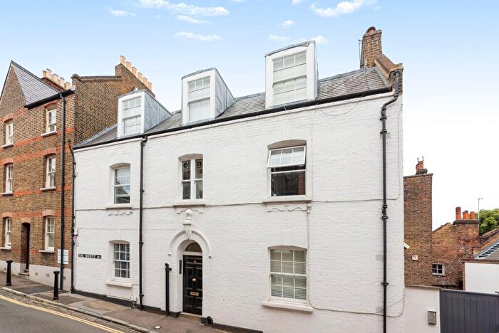 Studio To Rent In The Mount, Hampstead, London, NW3