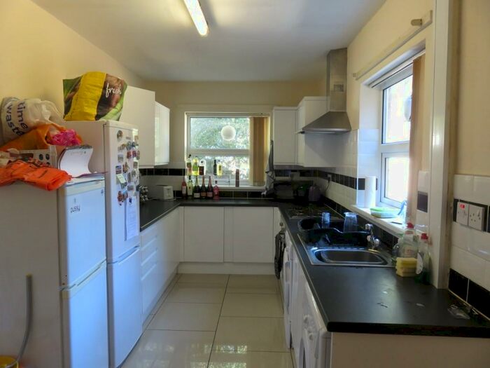 4 Bedroom Semi-Detached House To Rent In Trinity Avenue, Nottingham, NG7