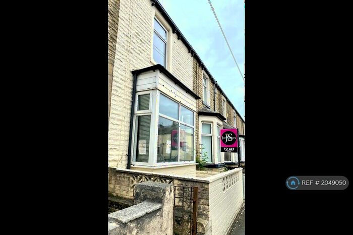 3 Bedroom Terraced House To Rent In Lyndhurst Road, Burnley, BB10