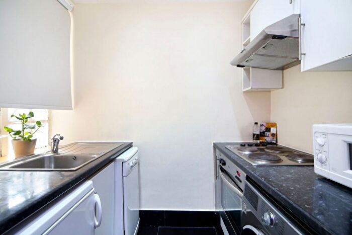 3 Bedroom Flat To Rent In Great Cumberland Place, London, W1H
