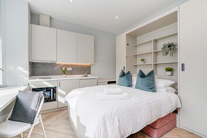 Studio To Rent In Hanger Lane, Ealing, W5