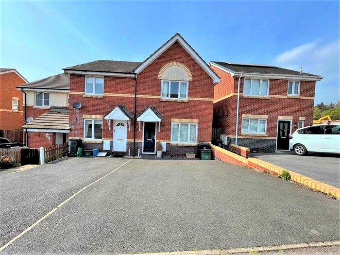 3 Bedroom End Of Terrace House To Rent In Byron Way, Exmouth, EX8