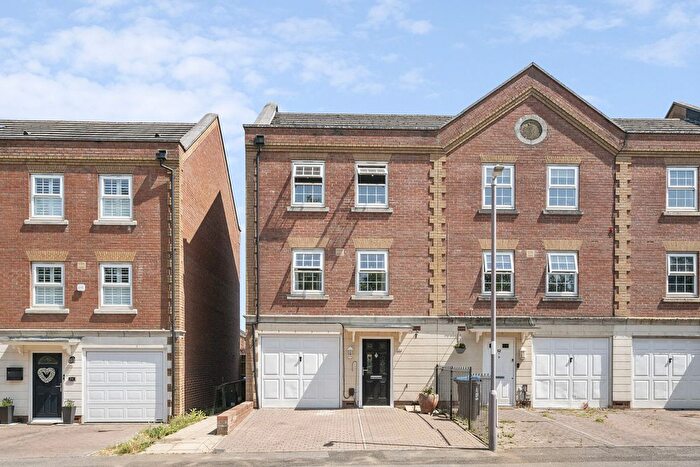 3 Bedroom Town House For Sale In St. Georges Drive, Bournemouth, BH11