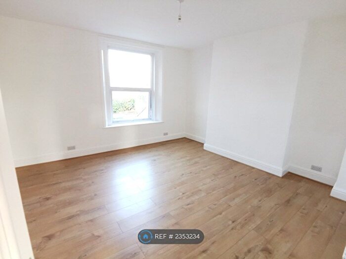 1 Bedroom Flat To Rent In Richmond Road, Taunton, TA1