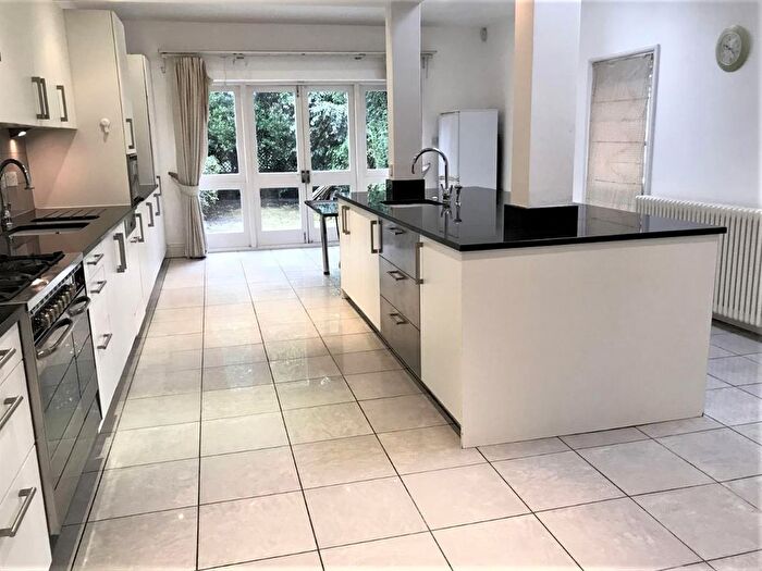 4 Bedroom Semi-Detached House For Sale In Johns Avenue, London, NW4