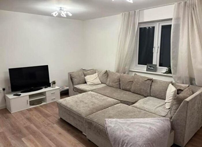 2 Bedroom House To Rent In Gravure Close, Bristol, BS39