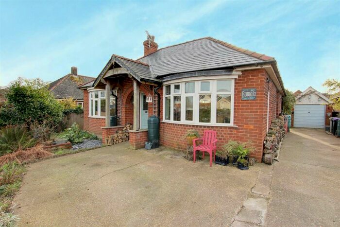 4 Bedroom Detached Bungalow For Sale In Station Road, Willoughby, LN13