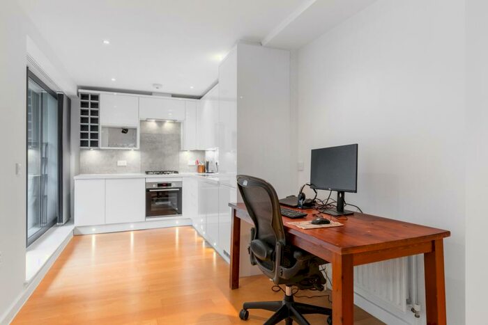 2 Bedroom Flat To Rent In Grove Vale, SE22