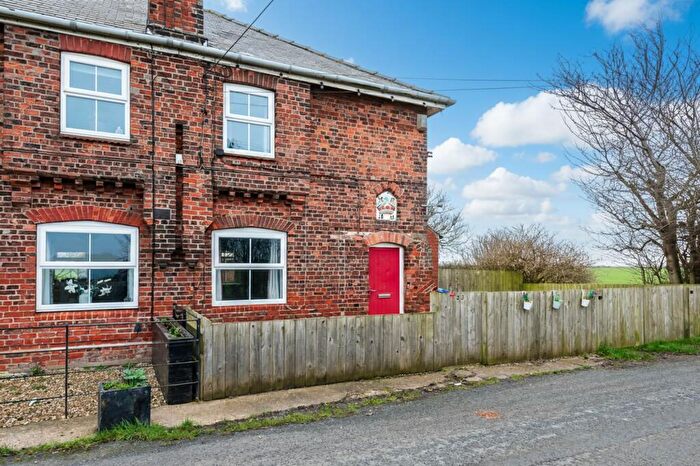 2 Bedroom Semi Detached House For Sale In Channel Road, Sunk Island, HU12