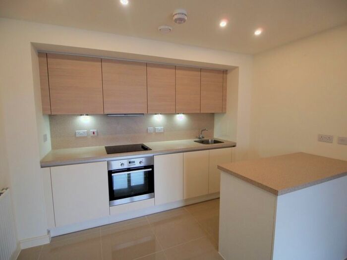 1 Bedroom Flat To Rent In Crested Court, Shearwater Drive, Hendon Waterside, Welsh Harp, London, NW9