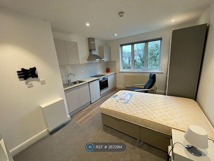 Studio To Rent In Wycombe Gardens, London, NW11