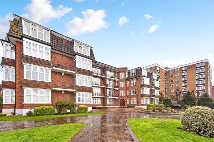 2 Bedroom Flat To Rent In Portsmouth Road, River Court Portsmouth Road, KT6