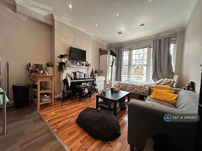 Studio To Rent In Queens Avenue, London, N10