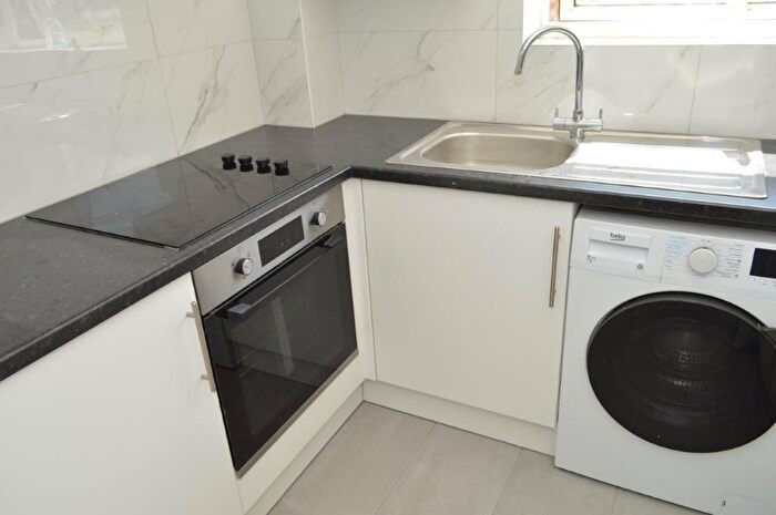 1 Bedroom Flat To Rent In Staines Road, Hounslow, TW3