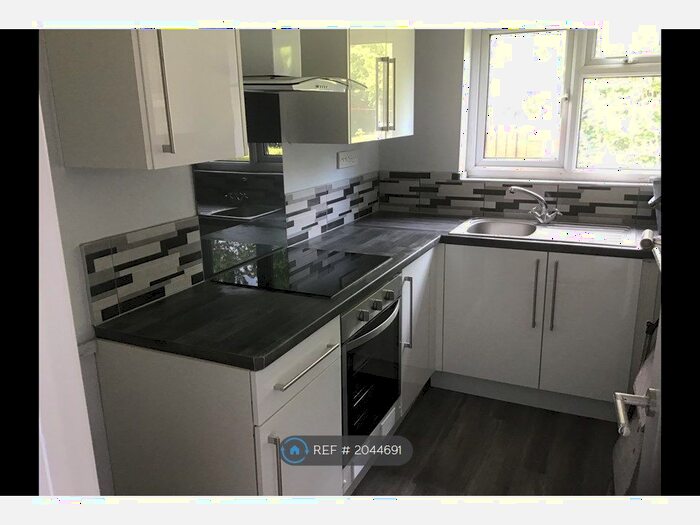 1 Bedroom Flat To Rent In Chaucer Close, Tamworth, B79