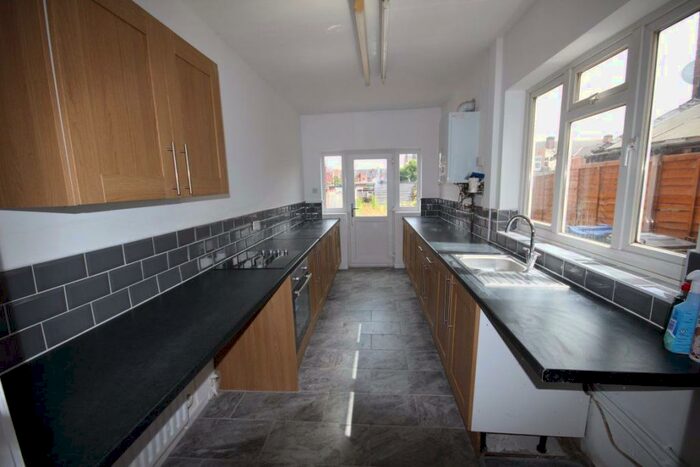 3 Bedroom House To Rent In Anglesey Road, Staffordshire, DE14