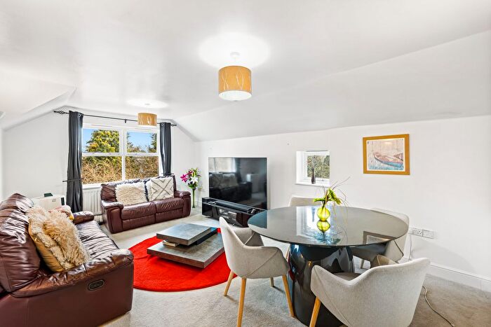 2 Bedroom Flat For Sale In Ref: Gk - Furze Hill, Kingswood, KT20