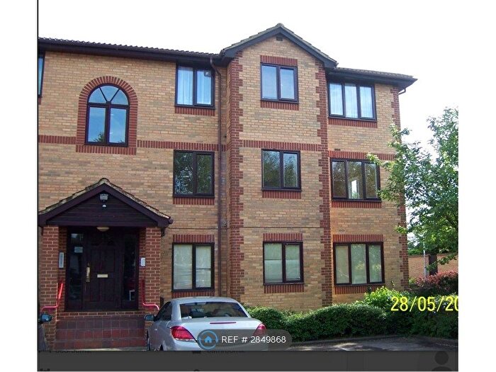 1 Bedroom Flat To Rent In Kinnaird Close, Burnham, SL1