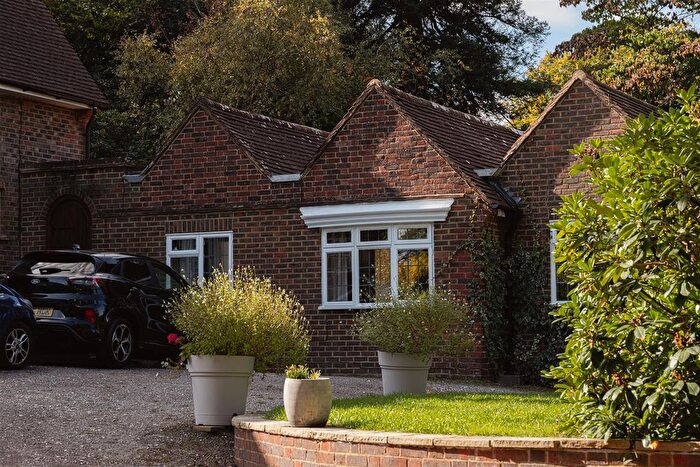 1 Bedroom Flat To Rent In Deepdene Wood, Dorking, RH5