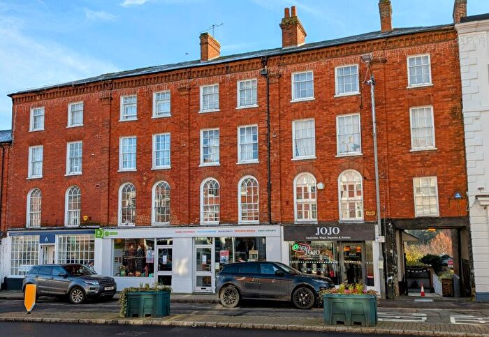 1 Bedroom Flat For Sale In Market Square, Buckingham, MK18